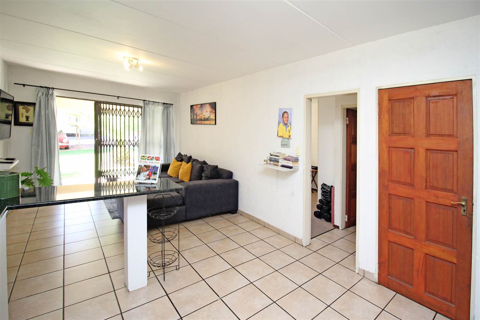 1 Bed Apartment in Sunninghill photo number 7