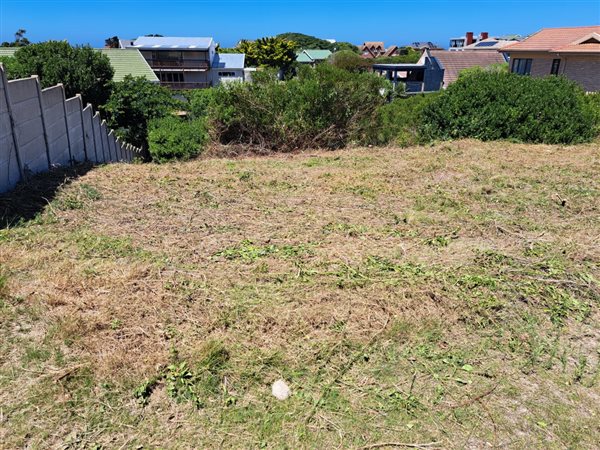 725 m² Land available in Hersham