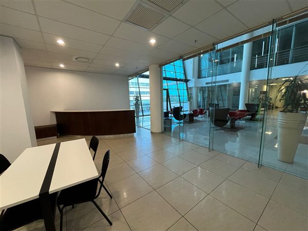 358  m² Commercial space