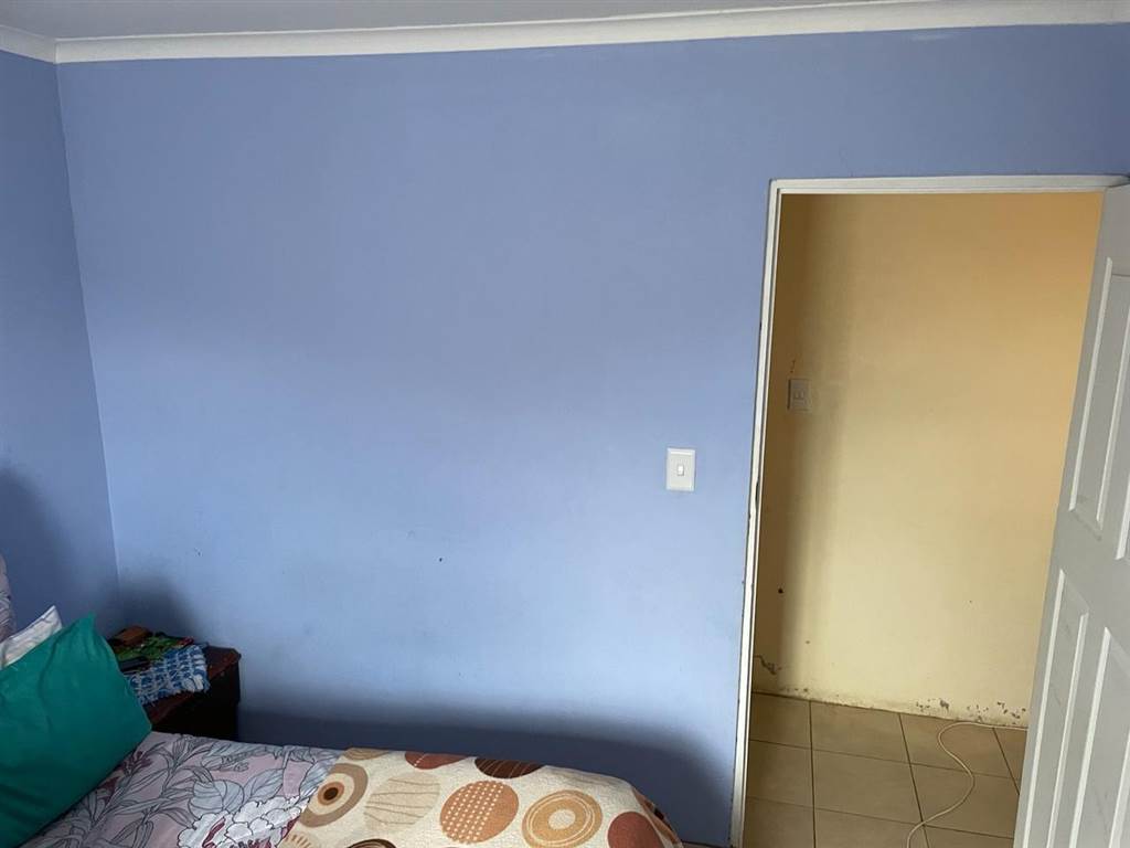3 Bed House in Grahamstown Central photo number 9