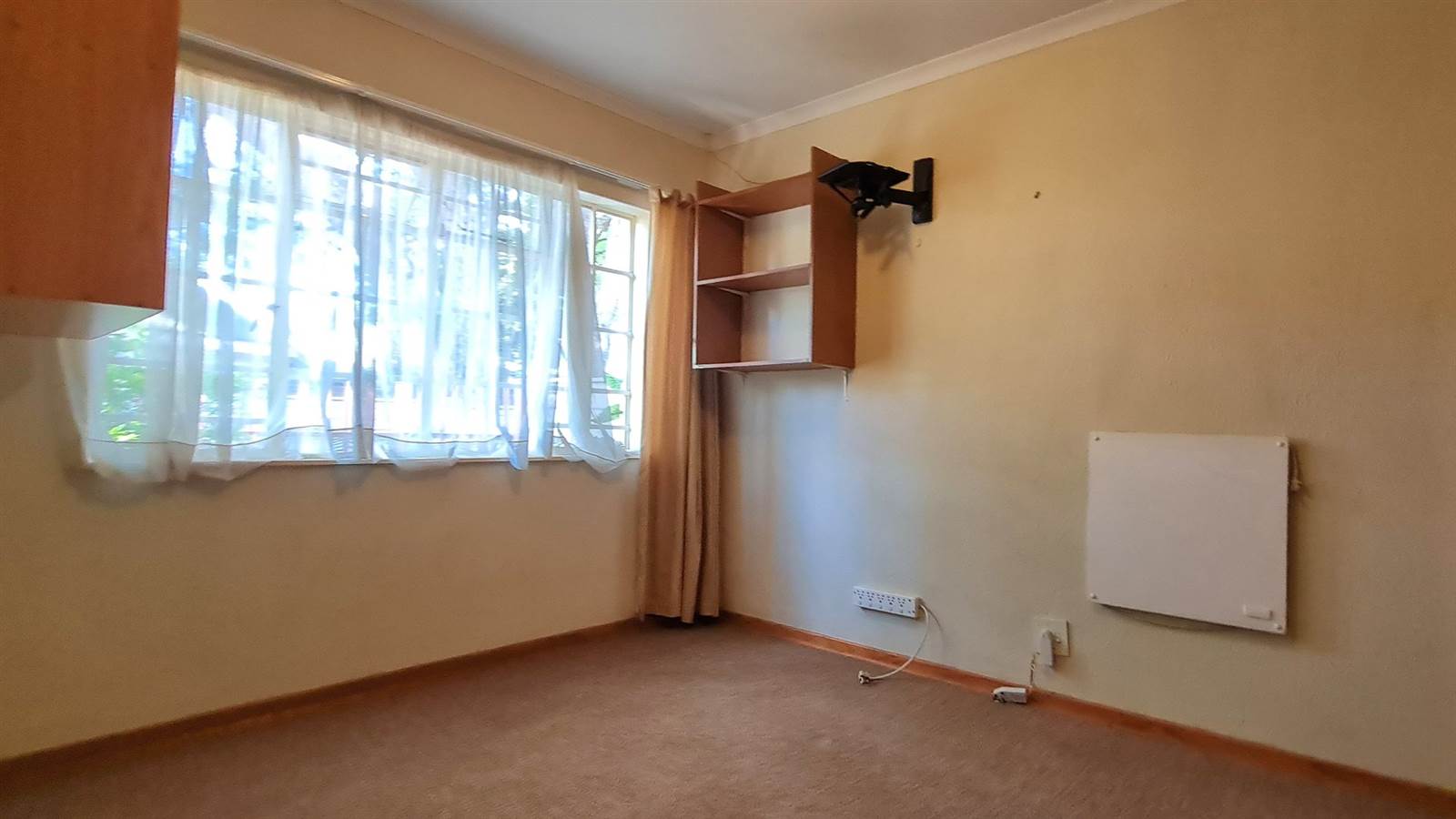 2 Bed Townhouse in Krugersdorp North photo number 8