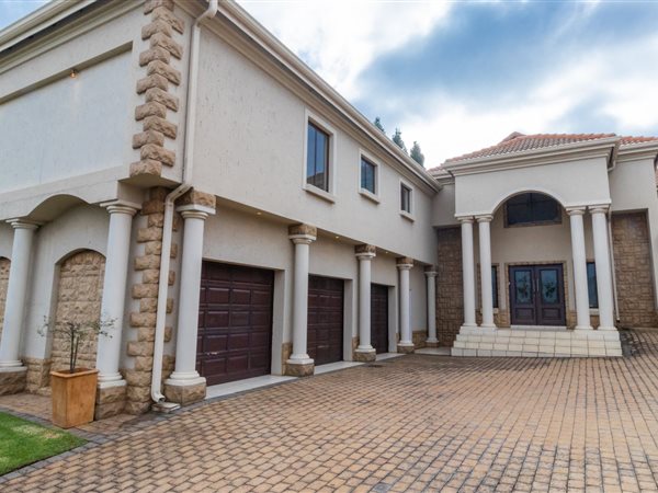 5 Bedroom House 5 Bedroom House