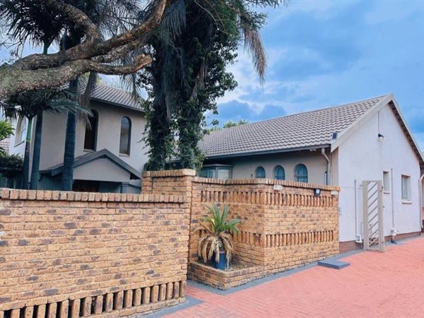 4 Bedroom House 4 Bedroom House