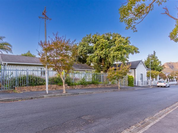 4 Bedroom House 4 Bedroom House