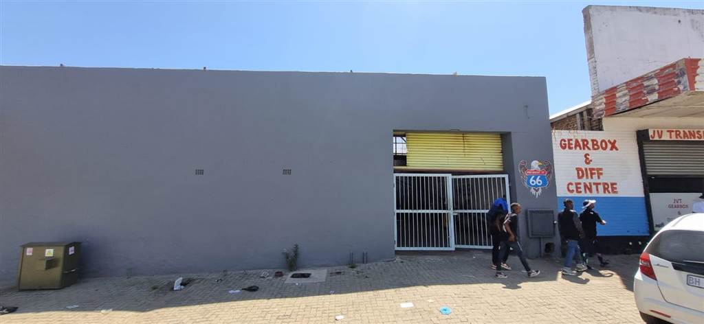 400  m² Commercial space in Krugersdorp Central photo number 1