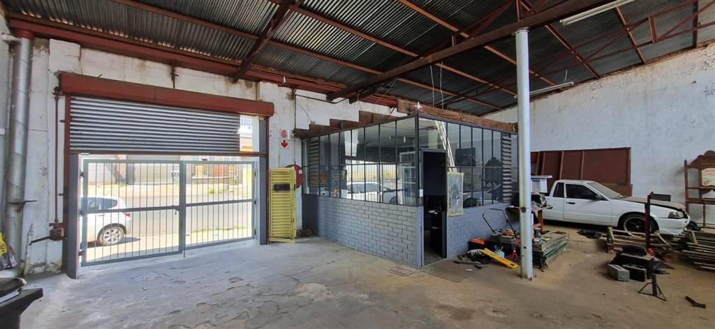 400  m² Commercial space in Krugersdorp Central photo number 3