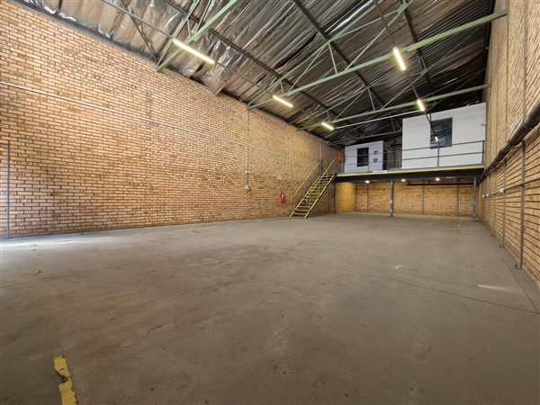 215  m² Industrial space