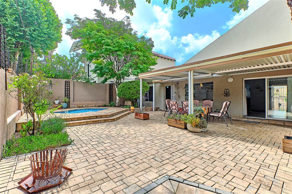 5 Bed House in Douglasdale photo number 22