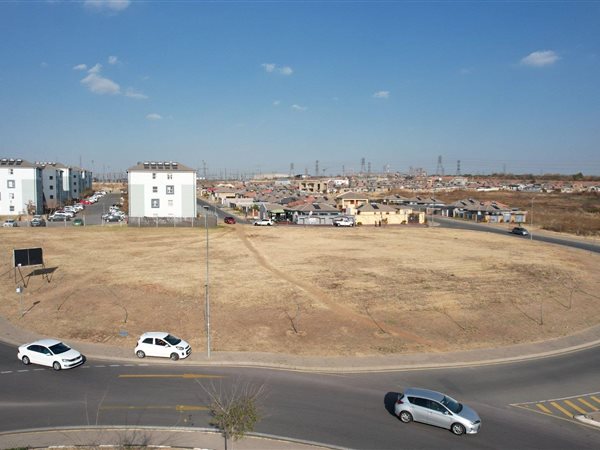 4891 m² Land available in Riverside View