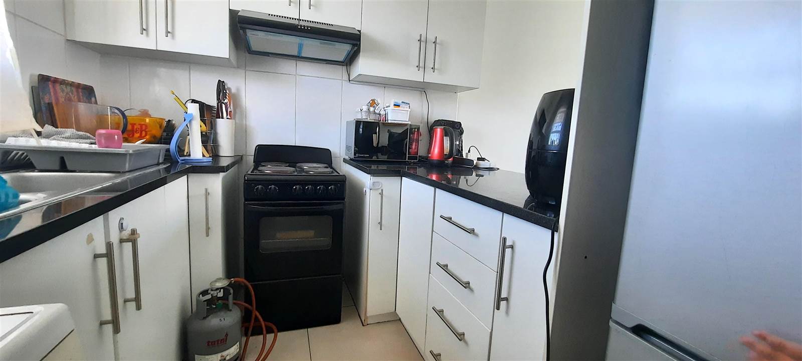 2 Bed Apartment in Vredekloof photo number 3