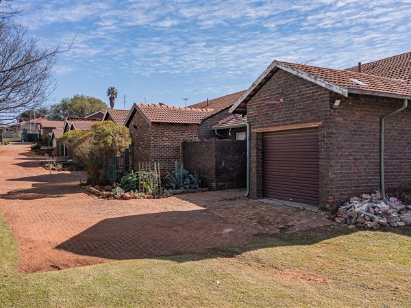 3 Bedroom Townhouse 3 Bedroom Townhouse