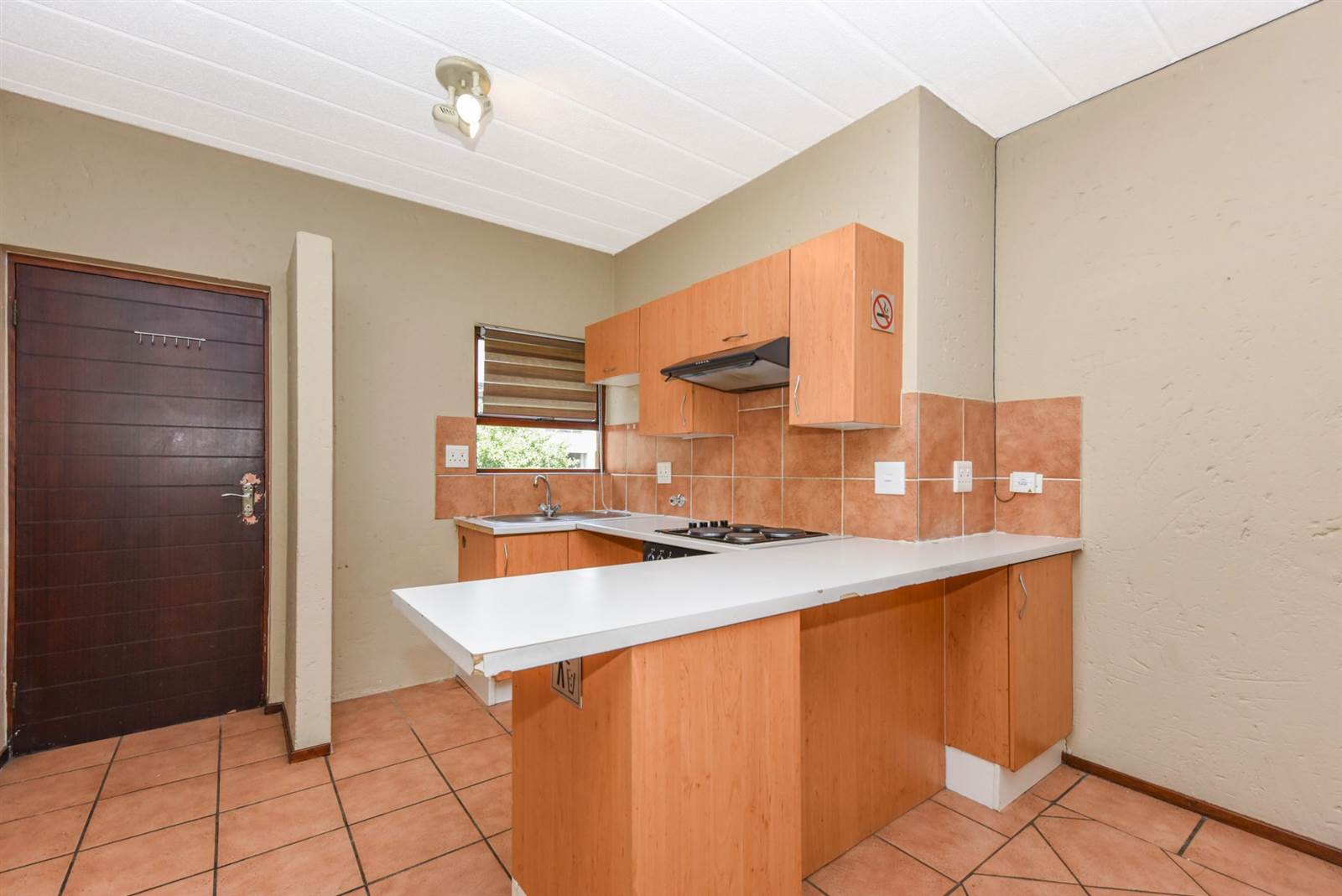 2 Bed Apartment in Lonehill photo number 5