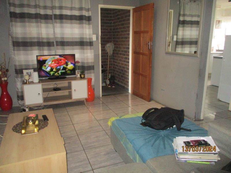 3 Bed Apartment in Kempton Park Central photo number 11