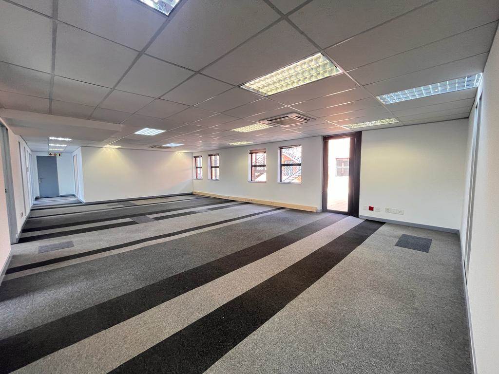 809  m² Commercial space in Paulshof photo number 16