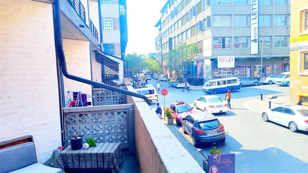 1 Bed Apartment in City & Suburban (Maboneng) photo number 15