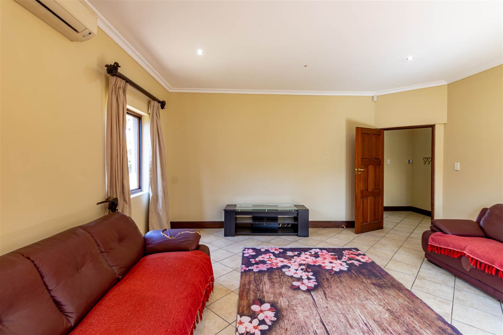 4 Bed House in Silver Lakes Golf Estate photo number 7