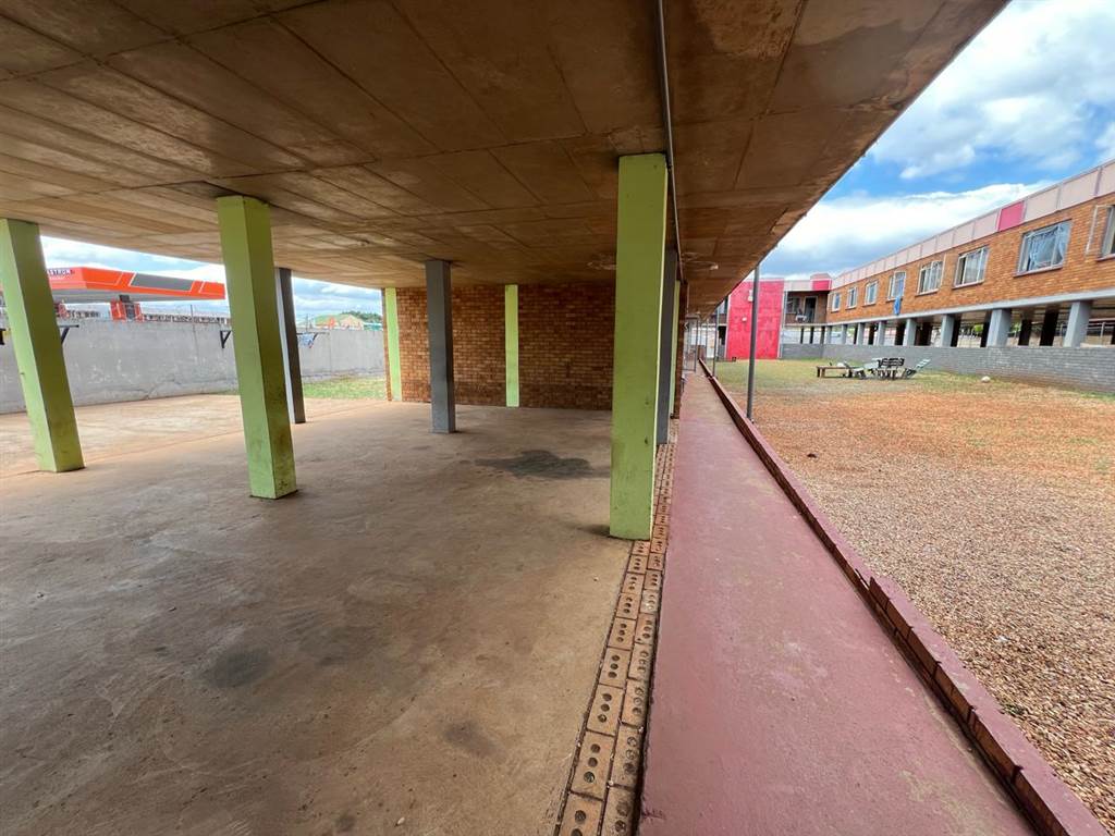 824  m² Commercial space in Pretoria North photo number 3