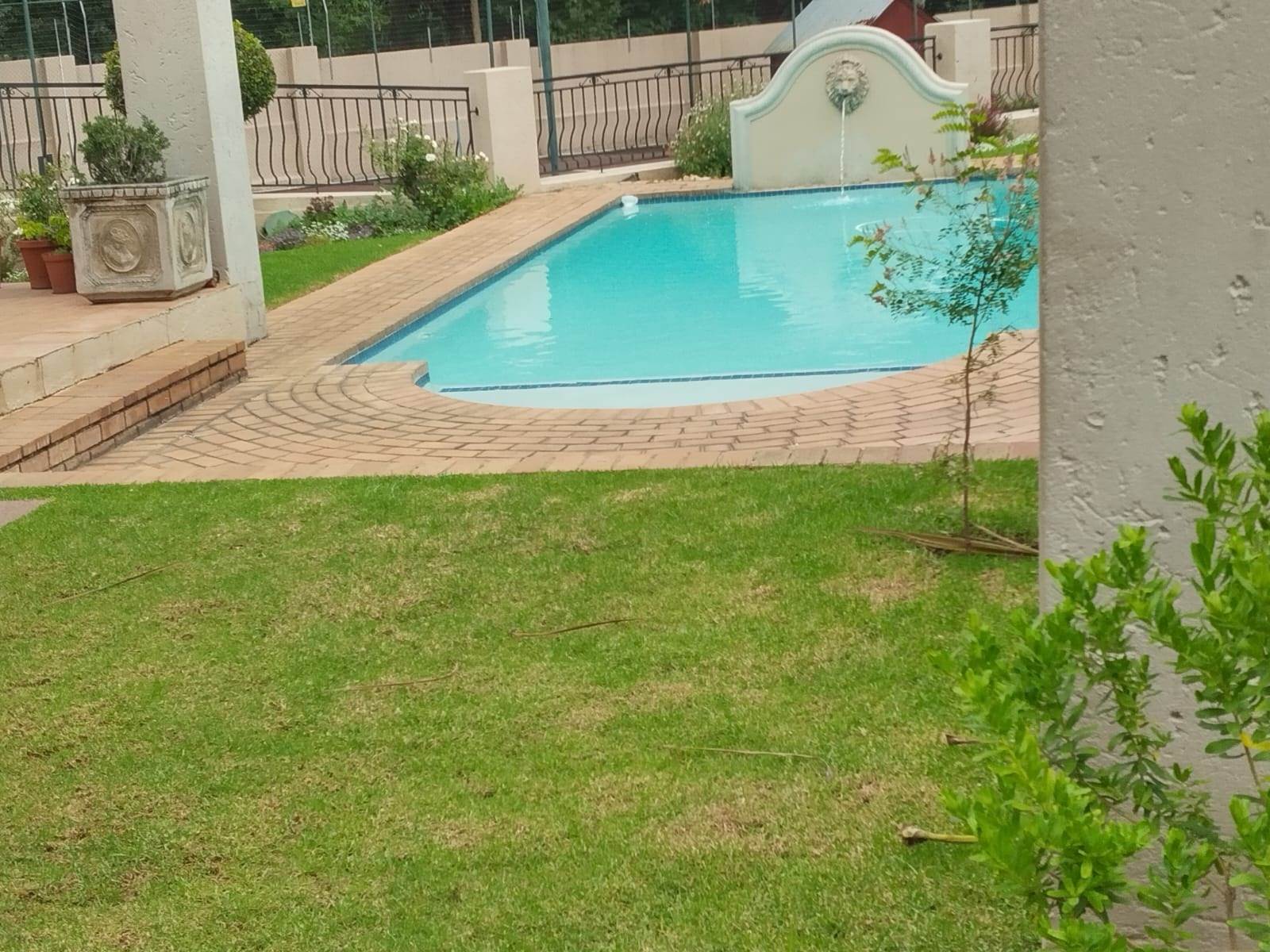 2 Bed Apartment in Johannesburg Central photo number 12