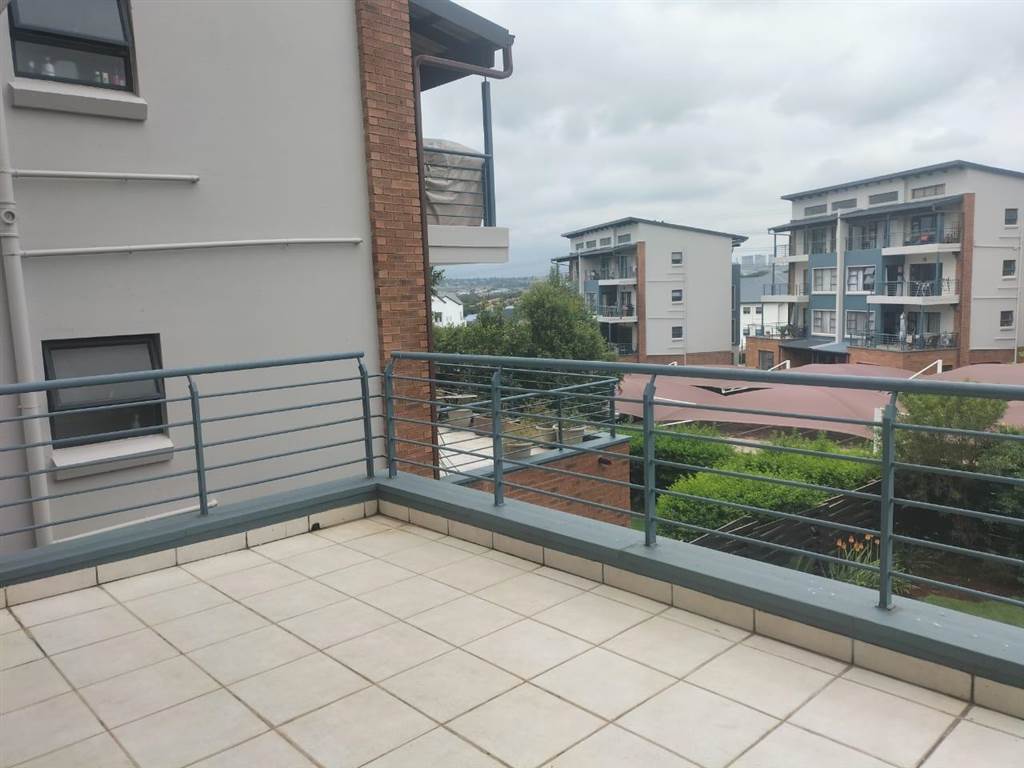 2 Bed Apartment in Greenstone Gate photo number 17