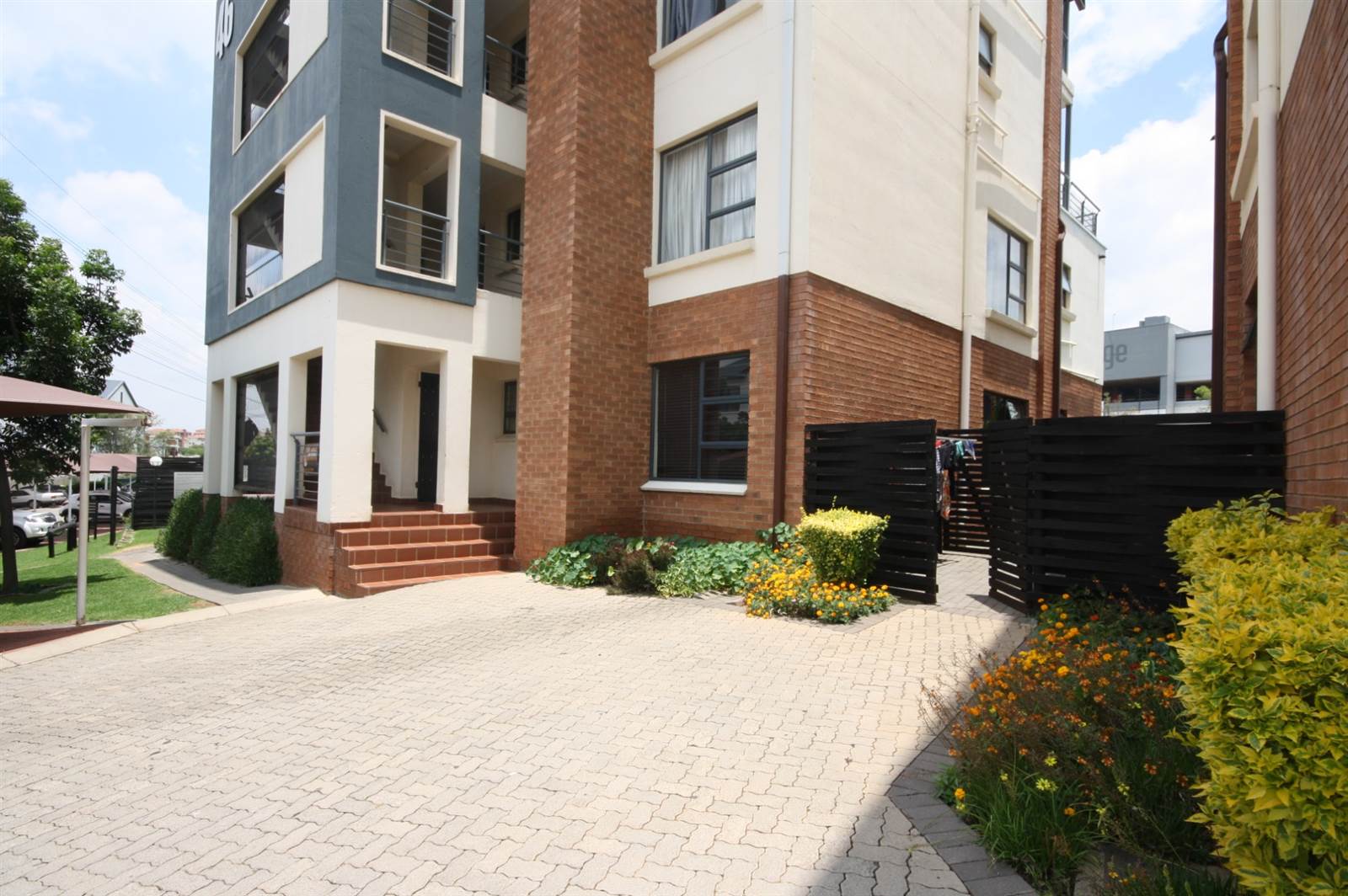 2 Bed Townhouse in Greenstone Gate photo number 10