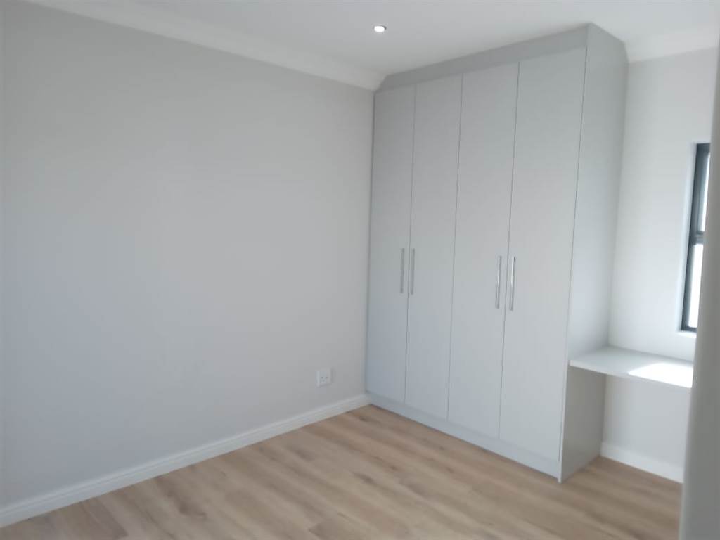 3 Bed Apartment in Sandown photo number 18