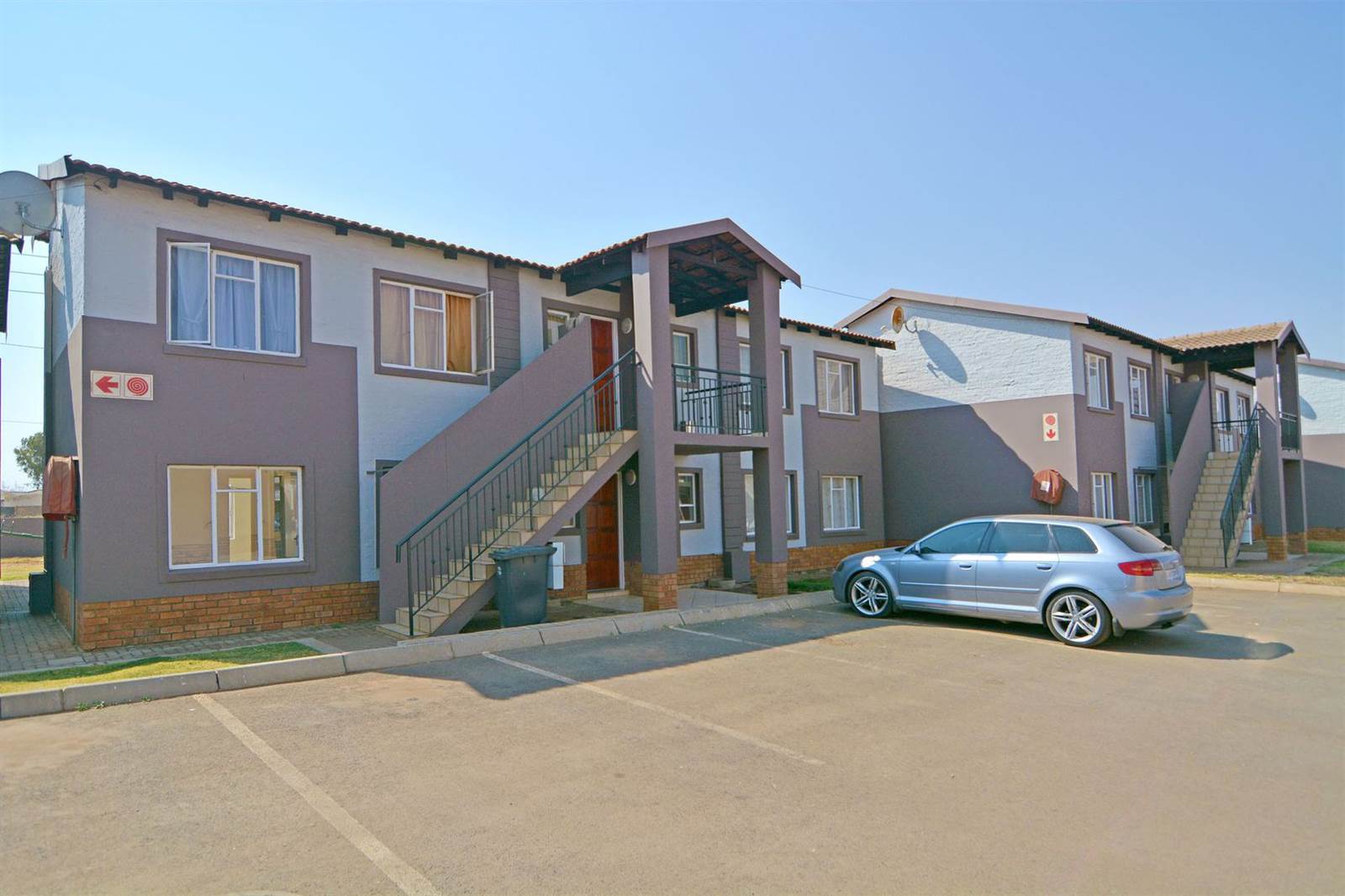 3 Bed Apartment in Protea Glen photo number 2