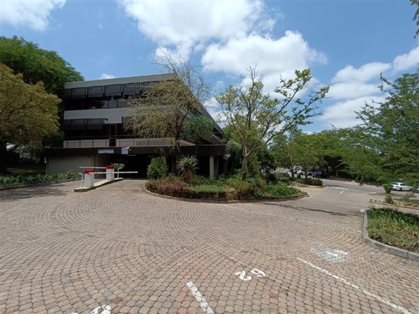 296  m² Commercial space in Woodmead