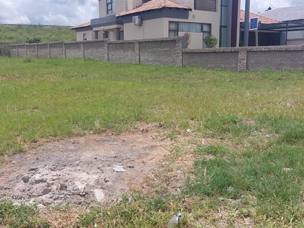 1035 m² Land available in Bendor