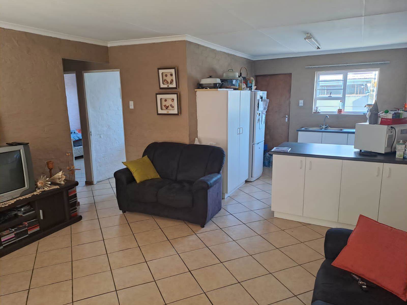 3 Bed Townhouse in Retief photo number 5