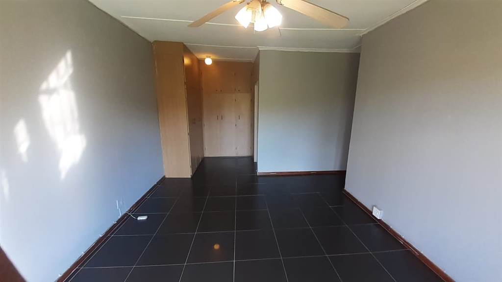 3 Bed House in Southernwood photo number 13