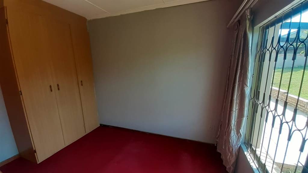 3 Bed House in Southernwood photo number 7