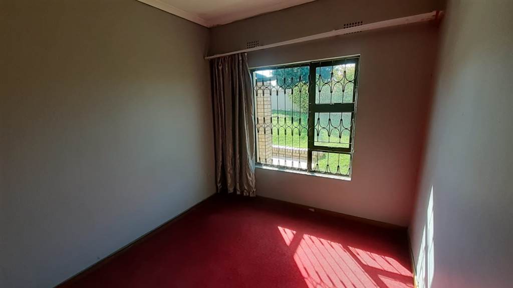 3 Bed House in Southernwood photo number 9