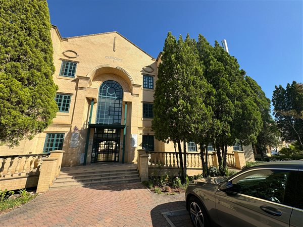 606  m² Commercial space in Sunninghill