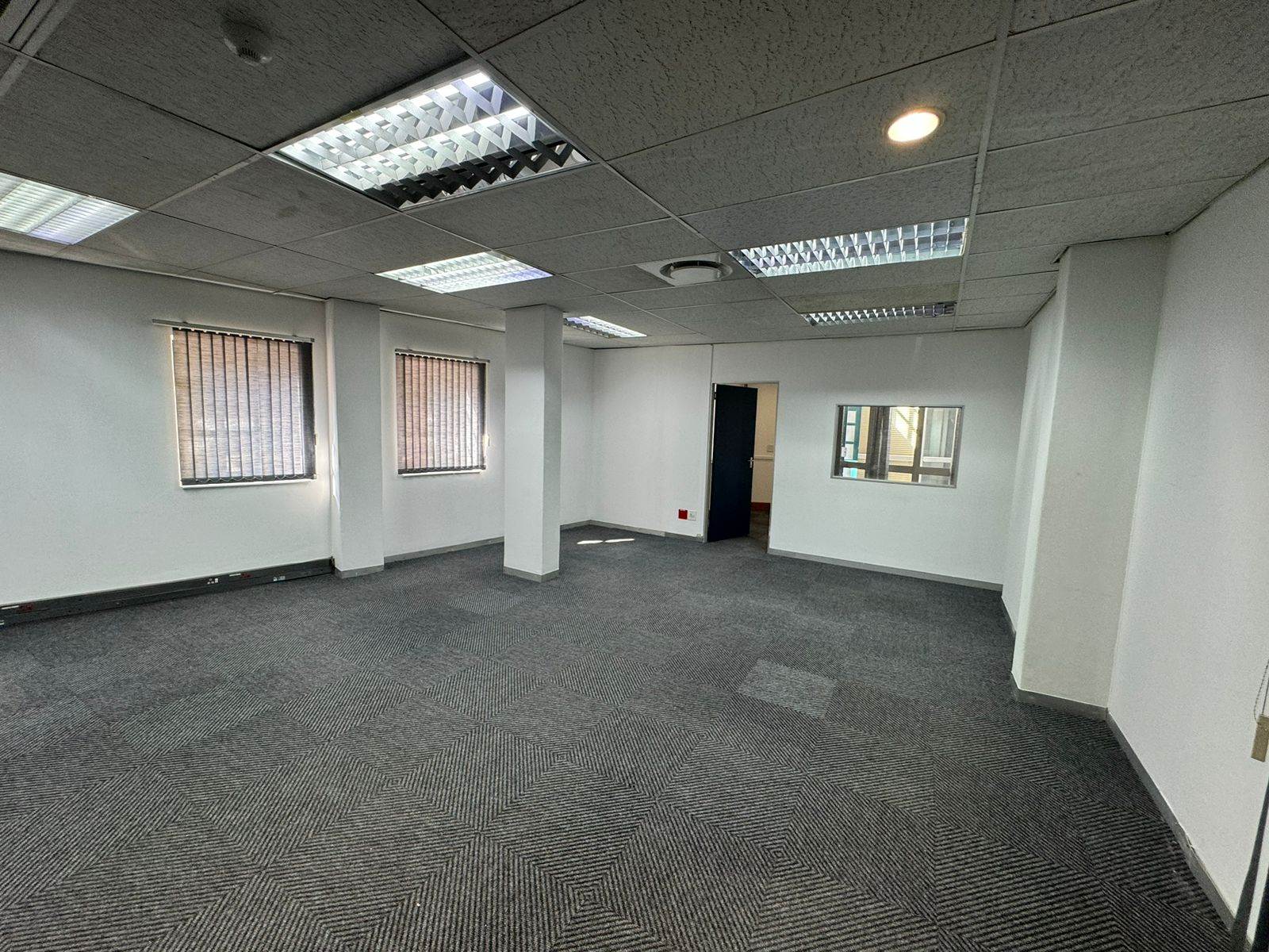 606  m² Commercial space in Sunninghill photo number 14