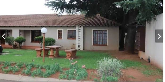 2 Bed Apartment in Roodepoort West photo number 3
