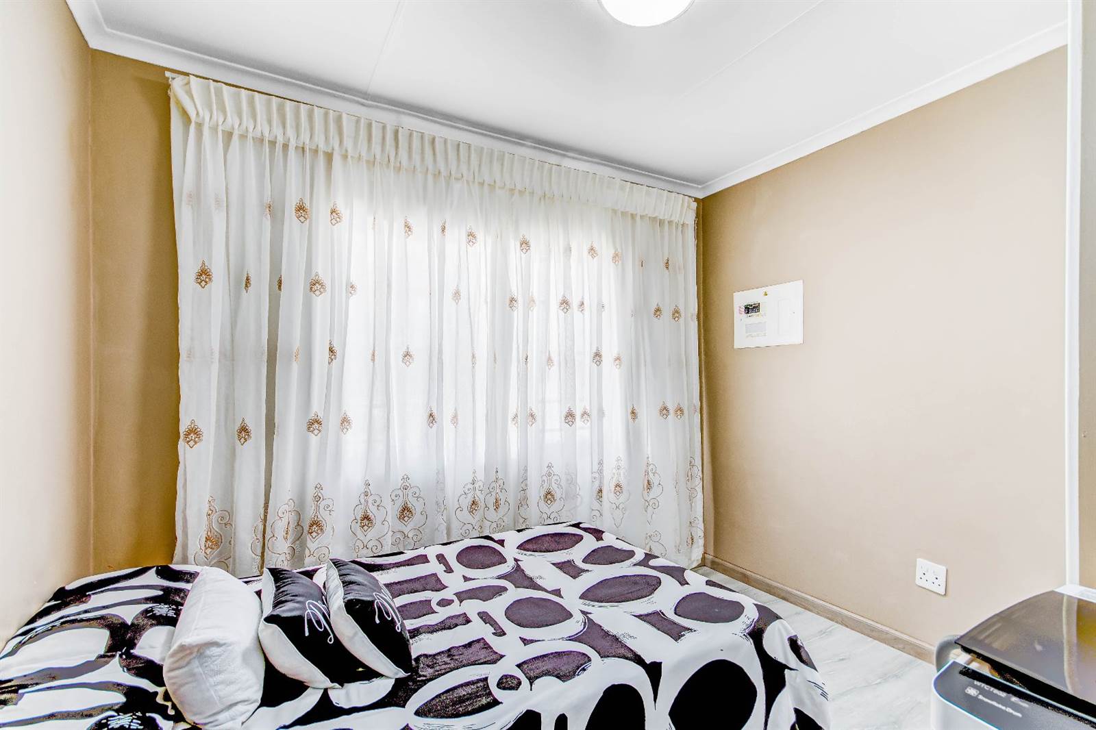 3 Bed Apartment in Grobler Park photo number 12