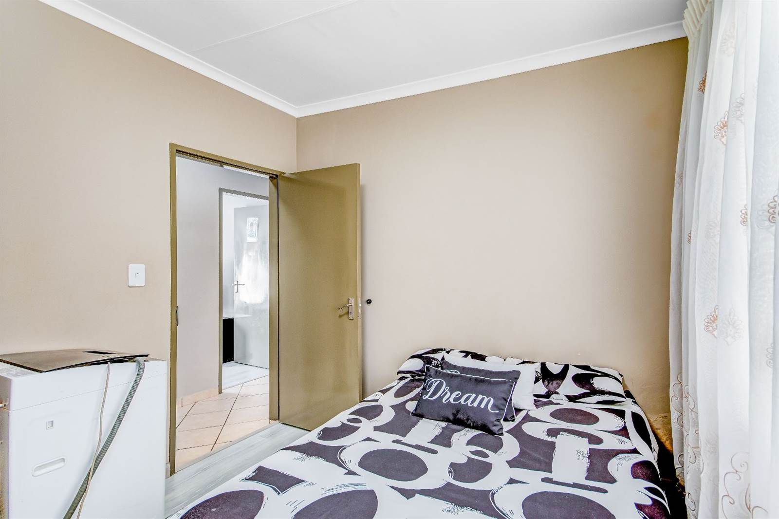 3 Bed Apartment in Grobler Park photo number 14