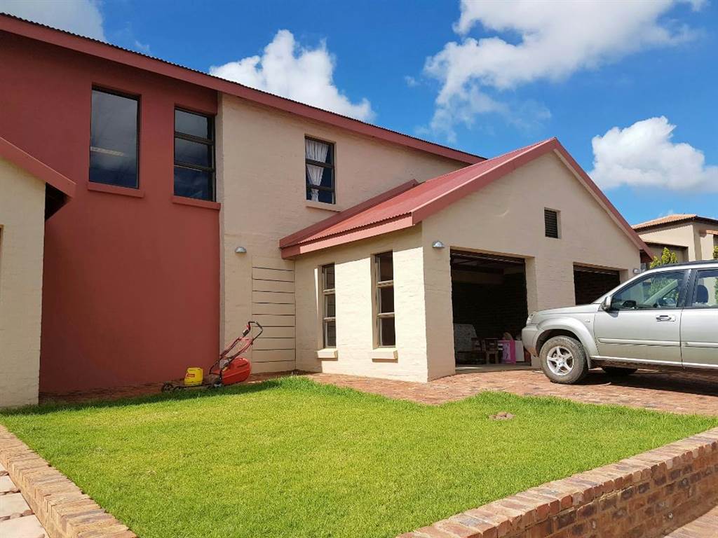3 Bed House in Bronkhorstbaai photo number 12