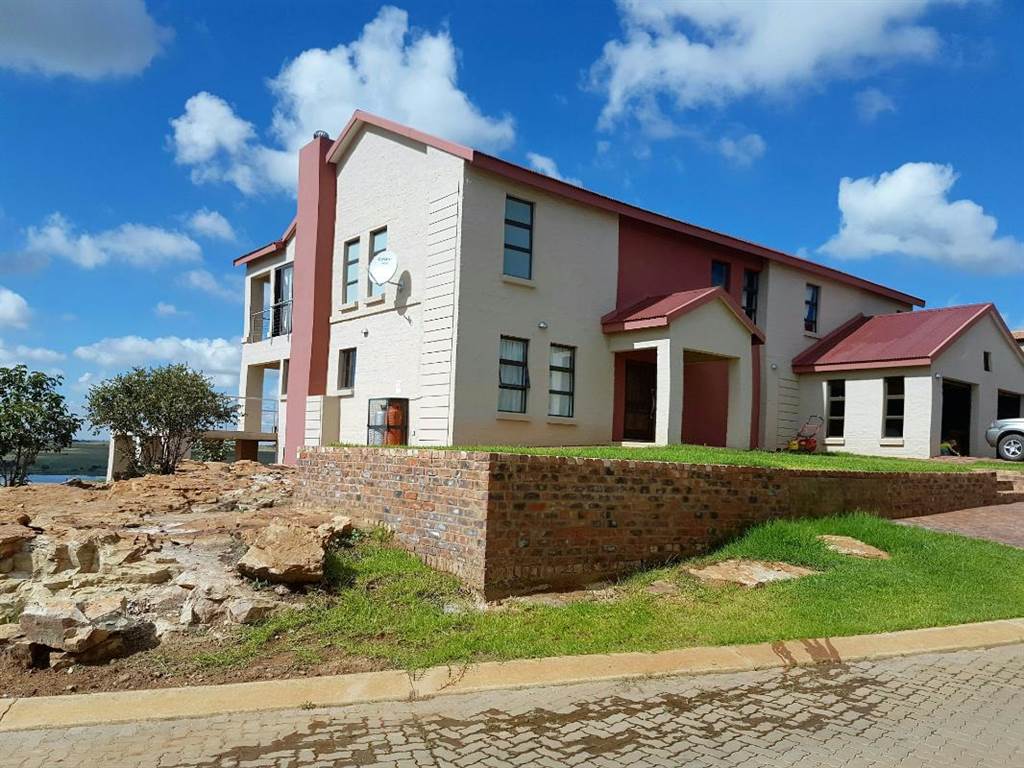 3 Bed House in Bronkhorstbaai photo number 1