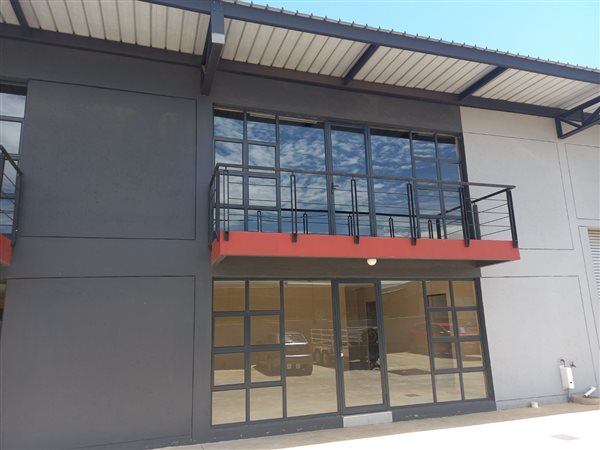 984  m² Commercial space