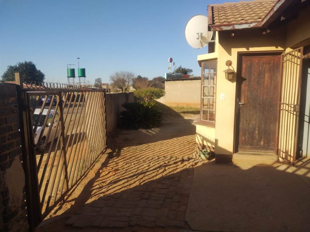 3 Bed House in Tembisa photo number 27