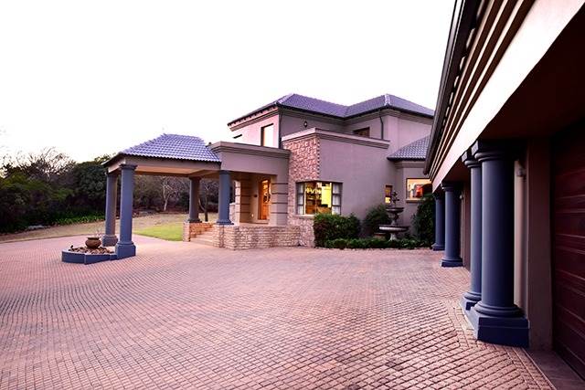 6 Bed House in Mooikloof Equestrian Estate photo number 2
