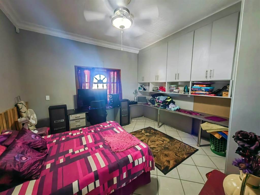 4 Bed House in Potchefstroom Central photo number 16