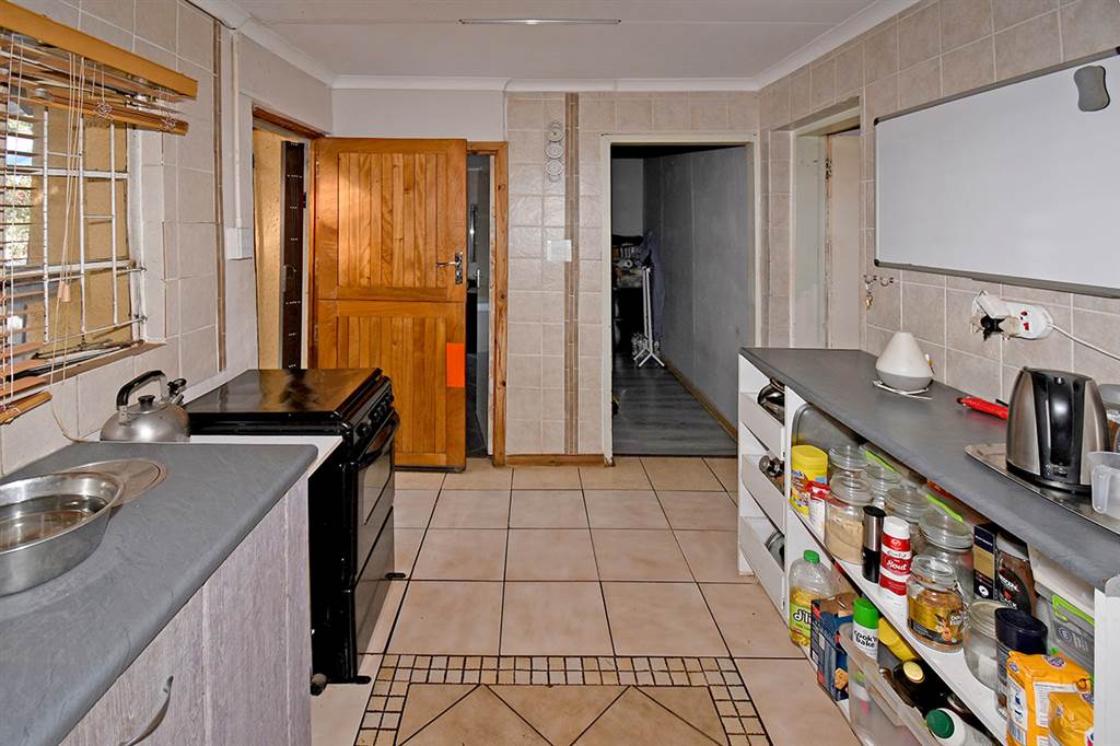 3 Bed House in Bezuidenhout Valley photo number 6