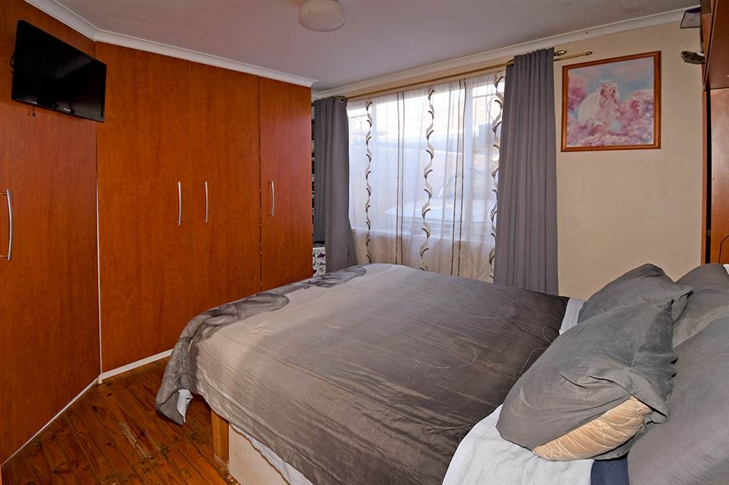 3 Bed House in Bezuidenhout Valley photo number 11