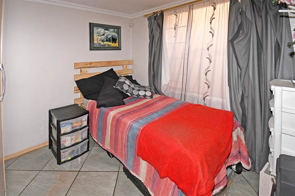 3 Bed House in Bezuidenhout Valley photo number 7