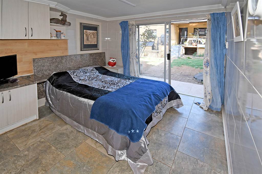 3 Bed House in Bezuidenhout Valley photo number 25