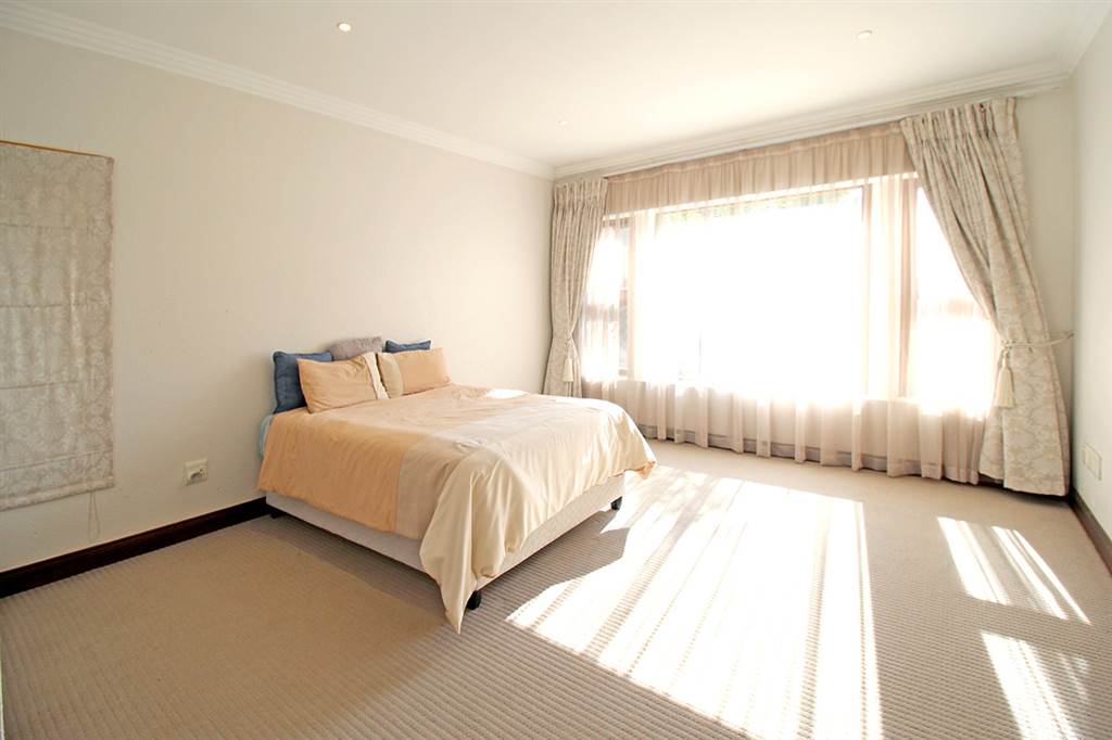 6 Bed House in Broadacres photo number 19