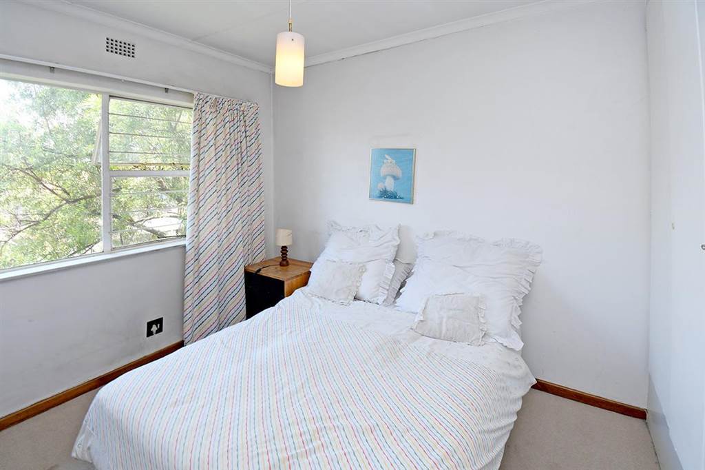 4 Bed Duplex in Corlett Gardens photo number 25