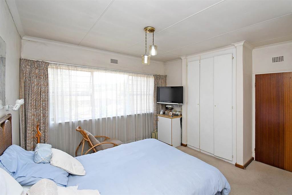 4 Bed Duplex in Corlett Gardens photo number 21